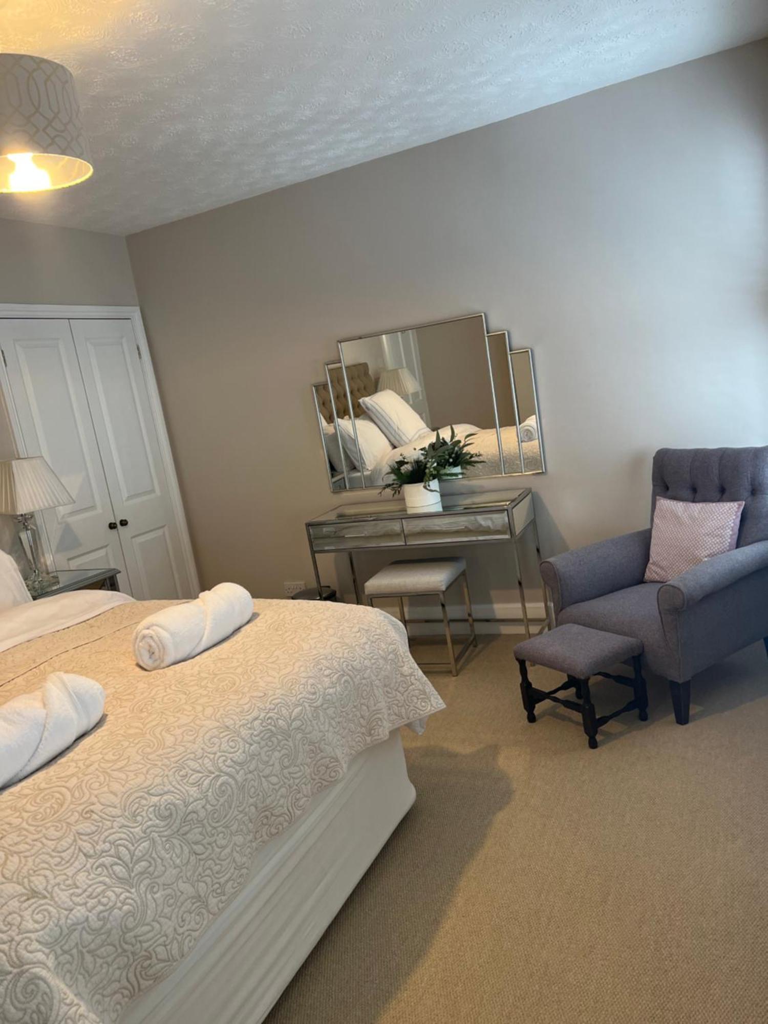 The Lily Pad - Townhouse, A Short Walk To Town Center And Racecourse Сasa de vacaciones *